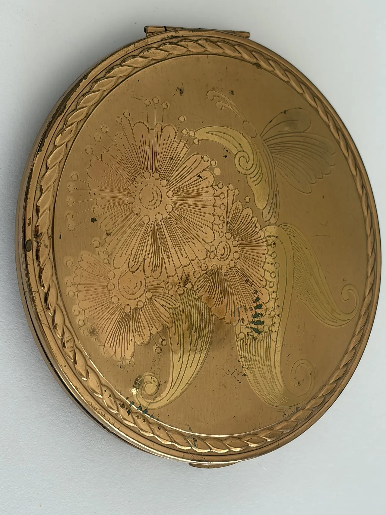 Gold floral powder compact, 50s 1