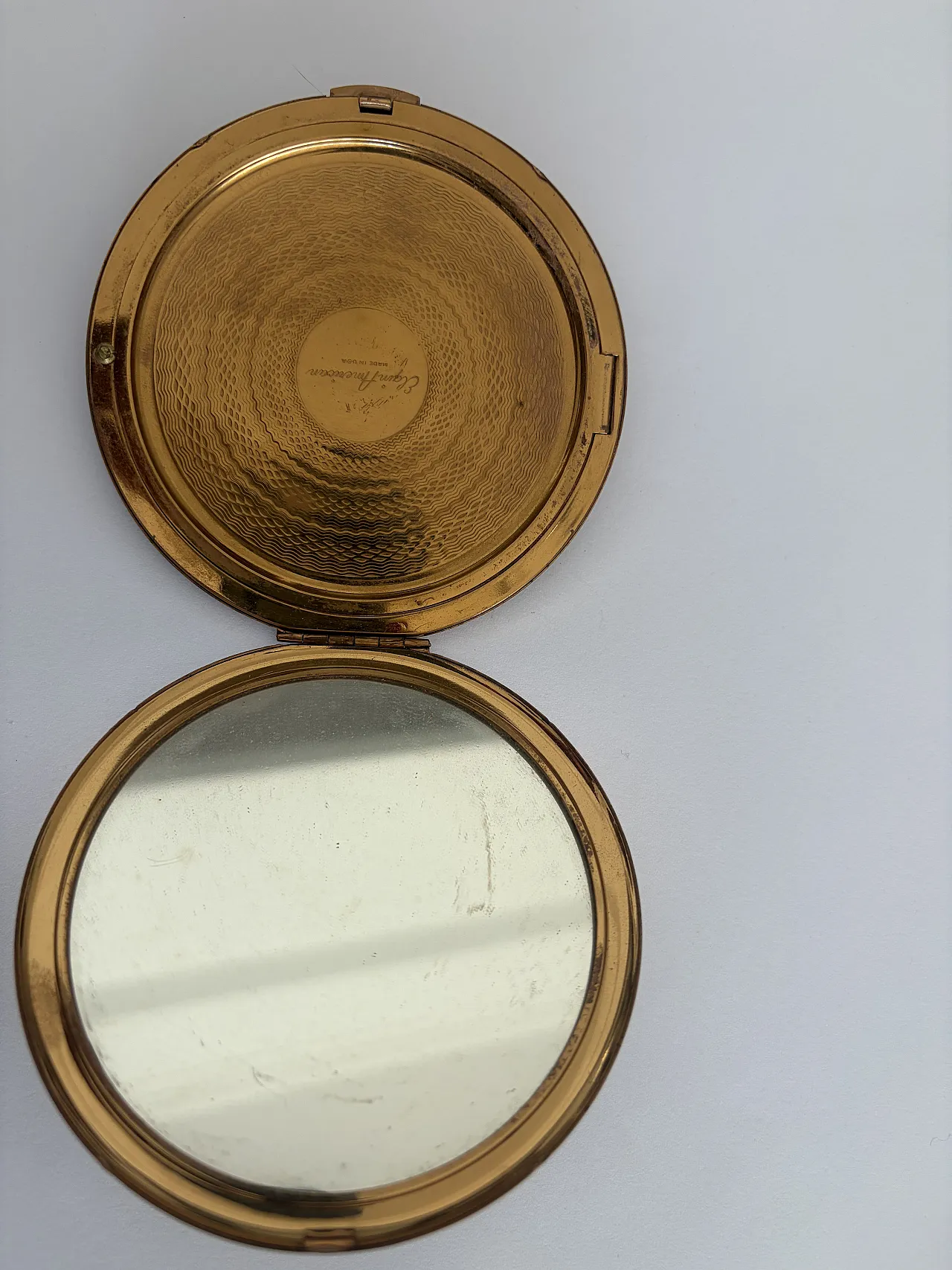 Gold floral powder compact, 50s 3