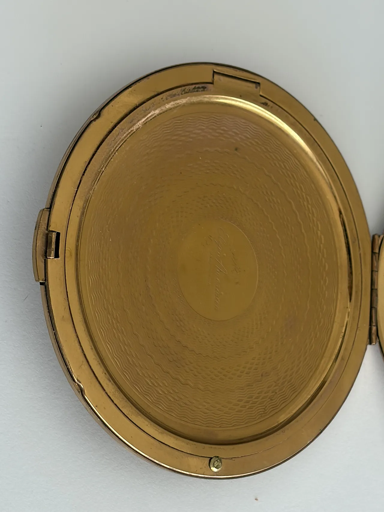 Gold floral powder compact, 50s 4