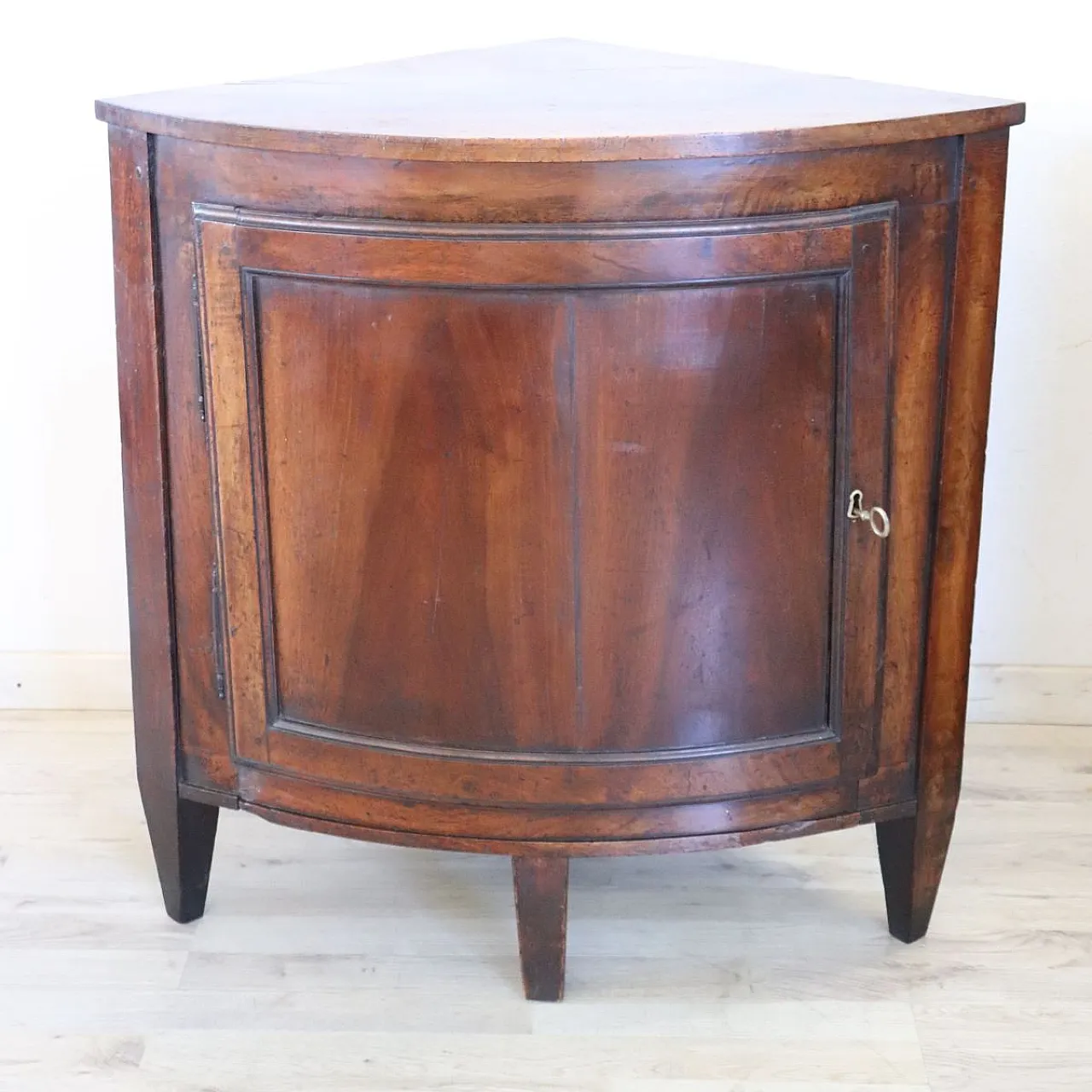 Pair of restored antique walnut corner cabinets, 18th century 5