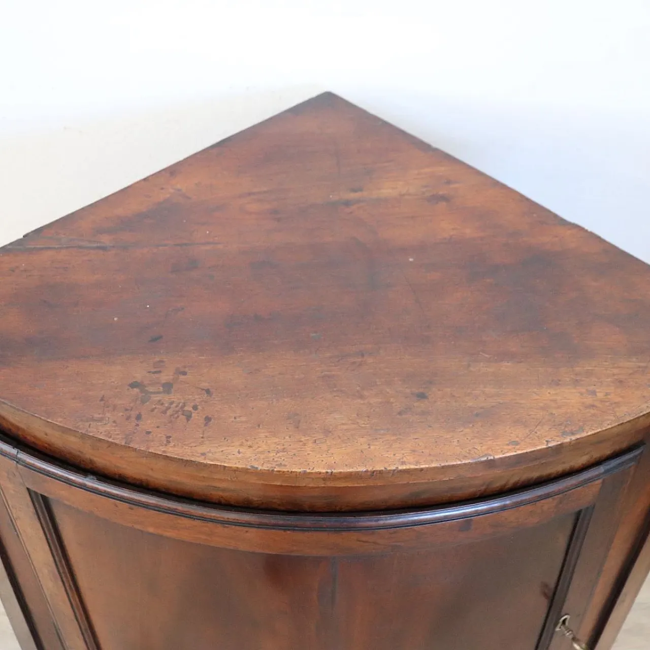 Pair of restored antique walnut corner cabinets, 18th century 12