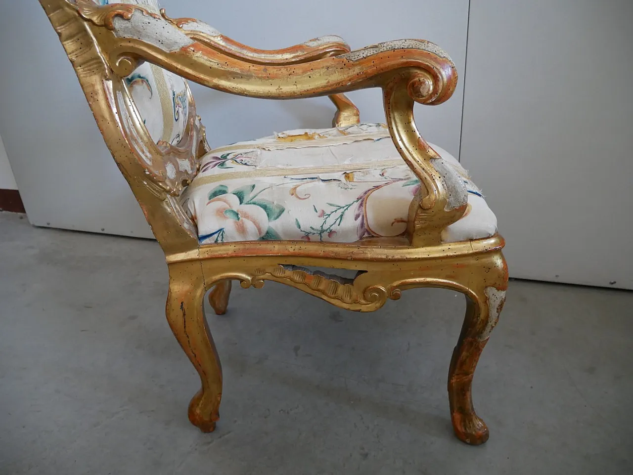 Venetian armchair, lacquered and gilded, 18th century 7