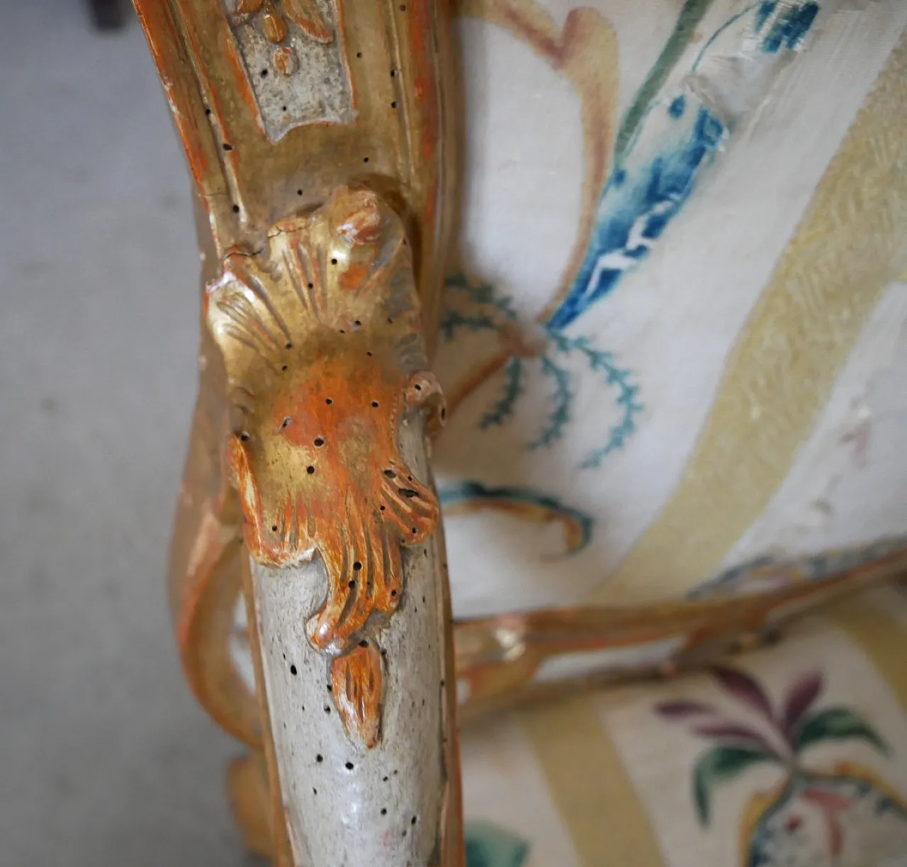 Venetian armchair, lacquered and gilded, 18th century 9