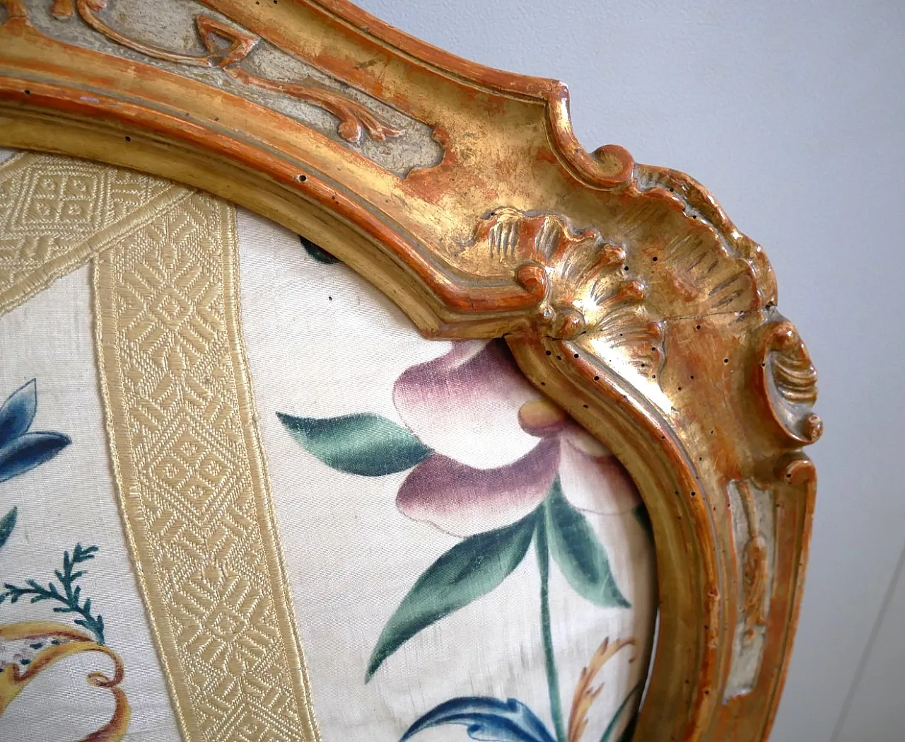 Venetian armchair, lacquered and gilded, 18th century 13