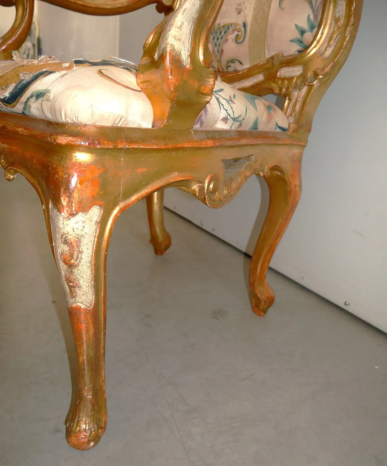 Venetian armchair, lacquered and gilded, 18th century 15