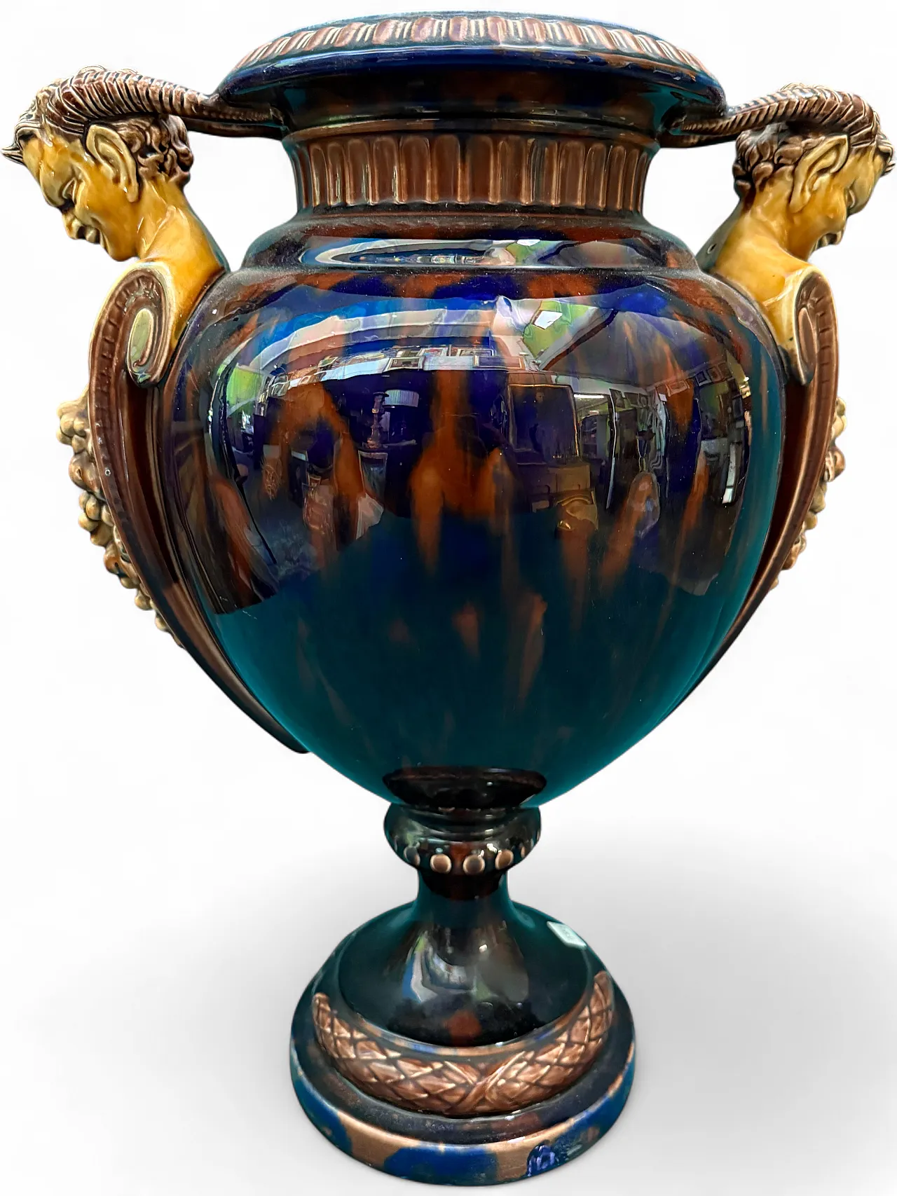 Vaso ad urna in maiolica Francia con satiri, fine '800 18
