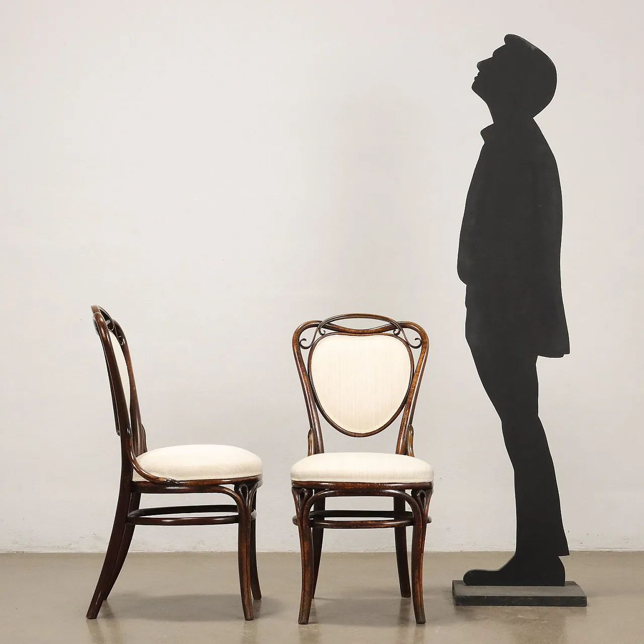 Pair of beech Thonet chairs, late 19th century 3