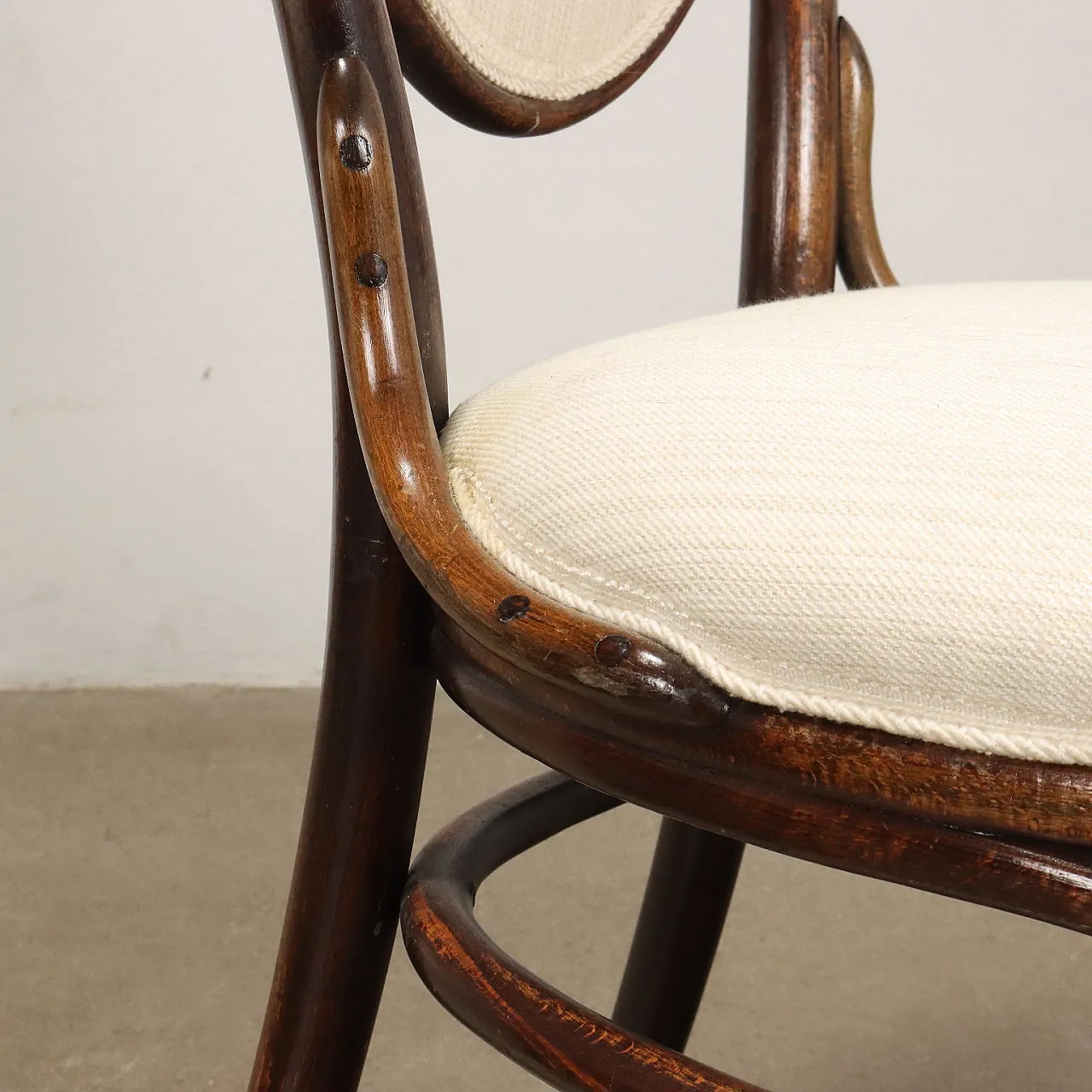 Pair of beech Thonet chairs, late 19th century 6