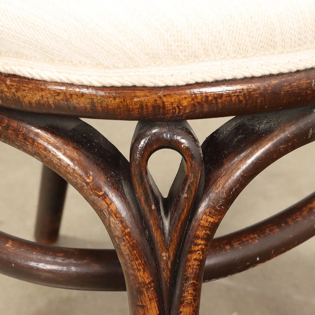 Pair of beech Thonet chairs, late 19th century 7