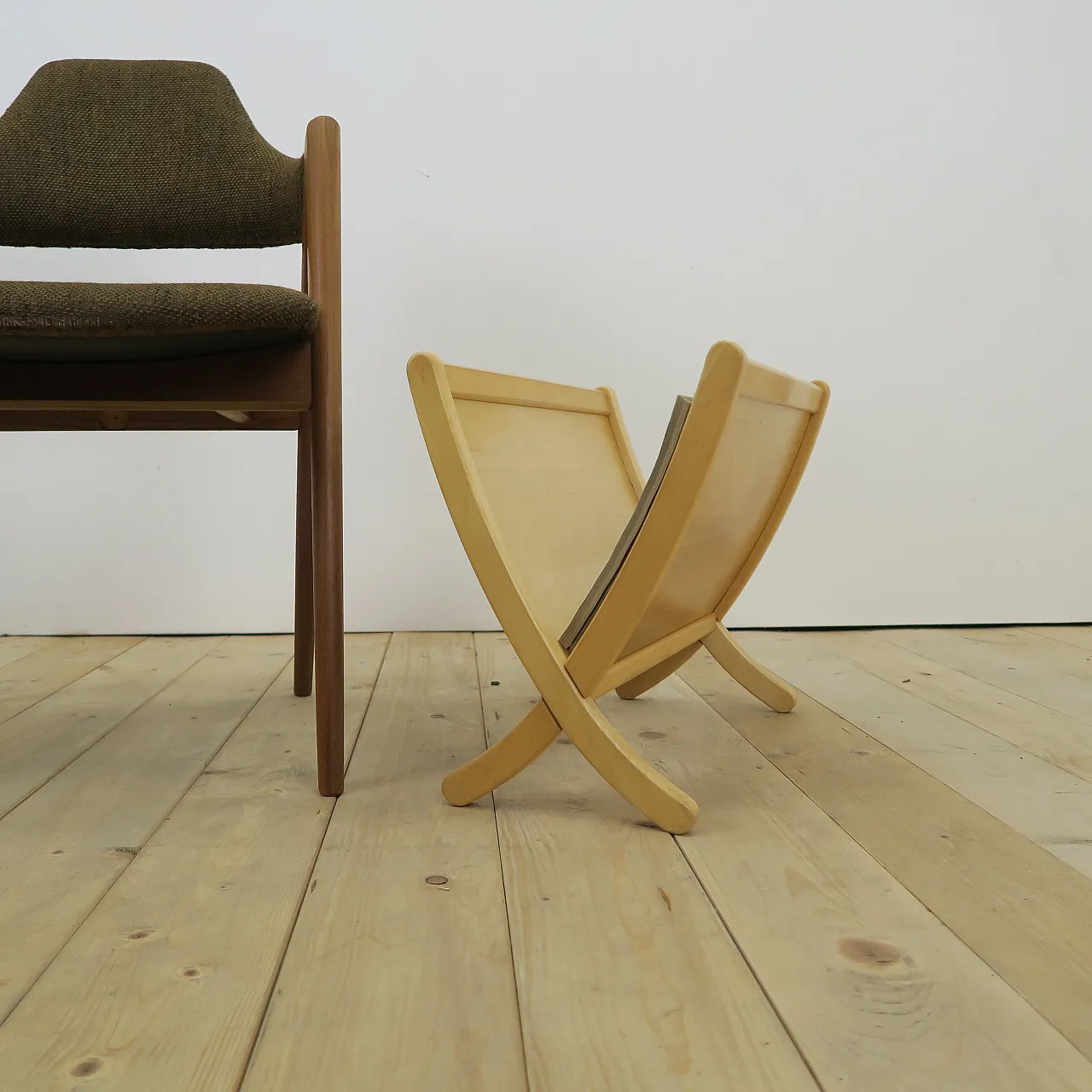 Mid-Century teak magazine rack, 1960s 2