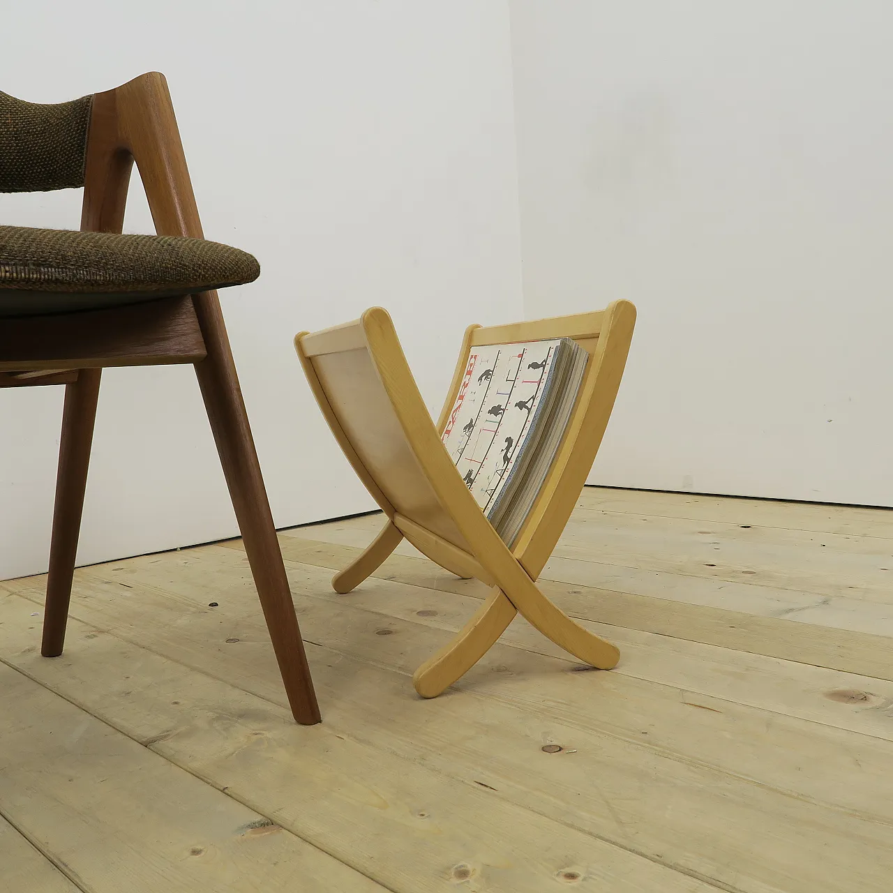 Mid-Century teak magazine rack, 1960s 3