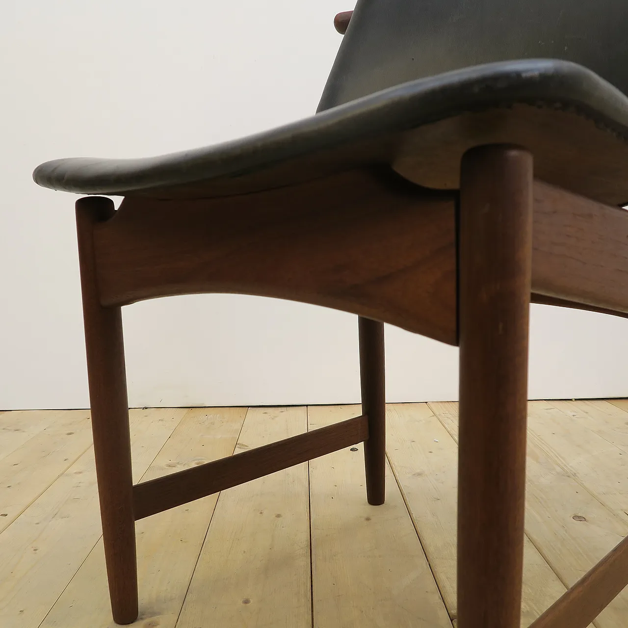 Teak chair by Arne Hovmand-Olsen, 1960s 6