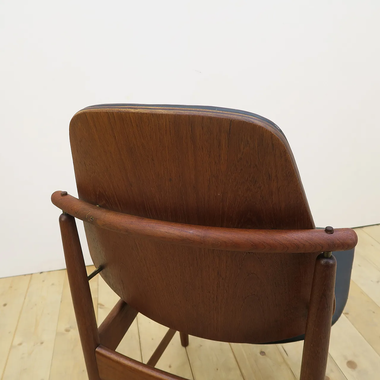 Teak chair by Arne Hovmand-Olsen, 1960s 9