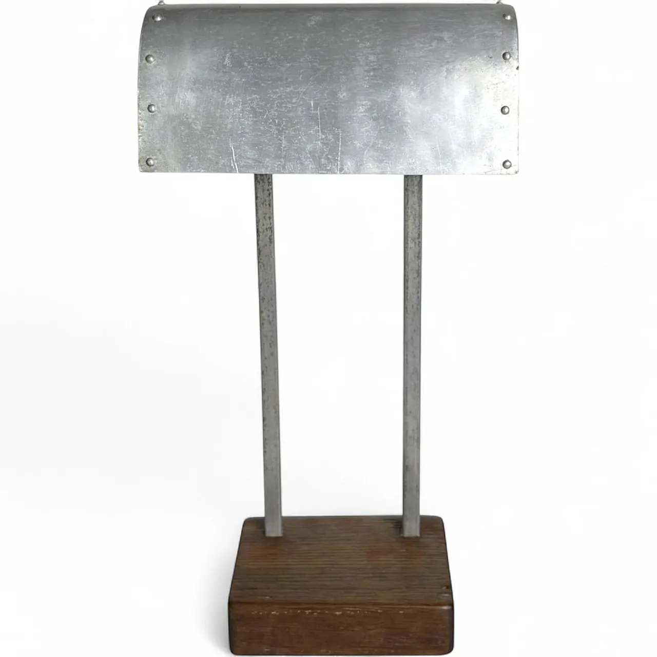 Lampada da tavolo con paralume in alluminio e base in legno, '900 14
