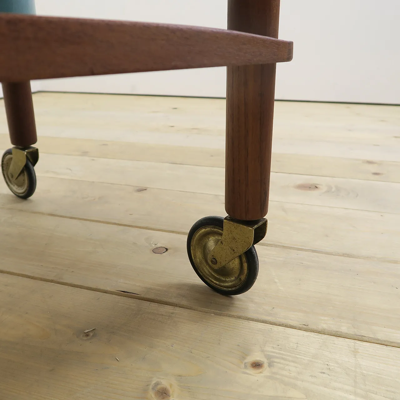 Extendable teak bar cart, 1960s 5