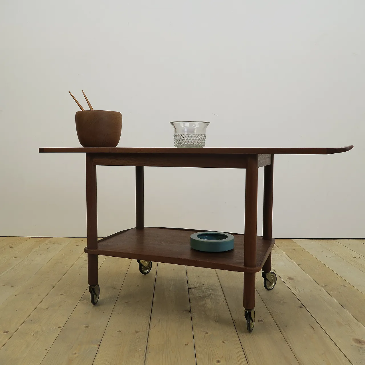 Extendable teak bar cart, 1960s 9