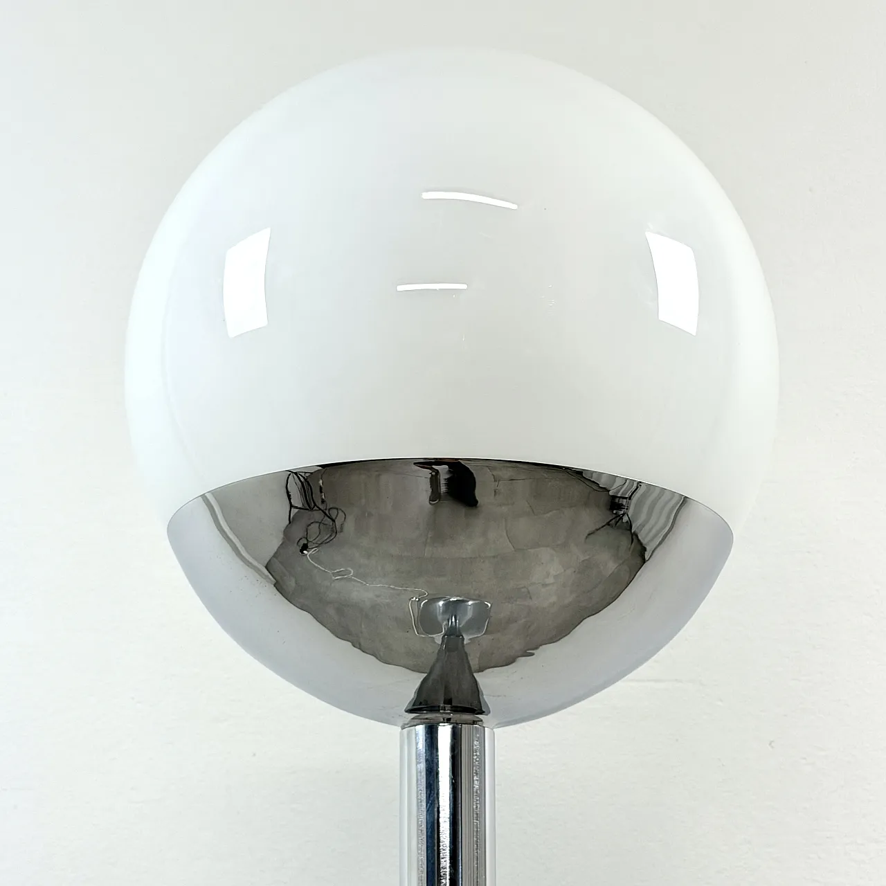 Lampada da terra cromata con globo vetro, Itallia anni '70 5