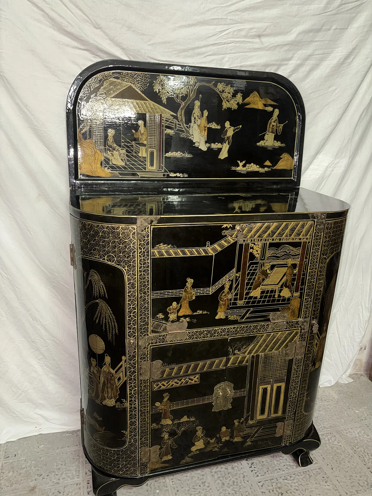 Chinese lacquered bar cabinet, 1910s 7