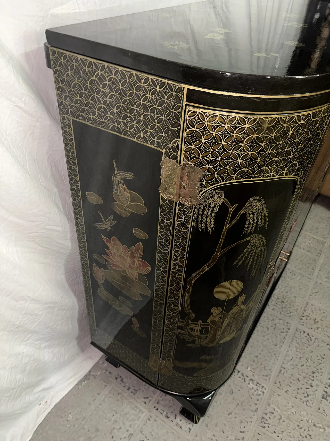 Chinese lacquered bar cabinet, 1910s 9