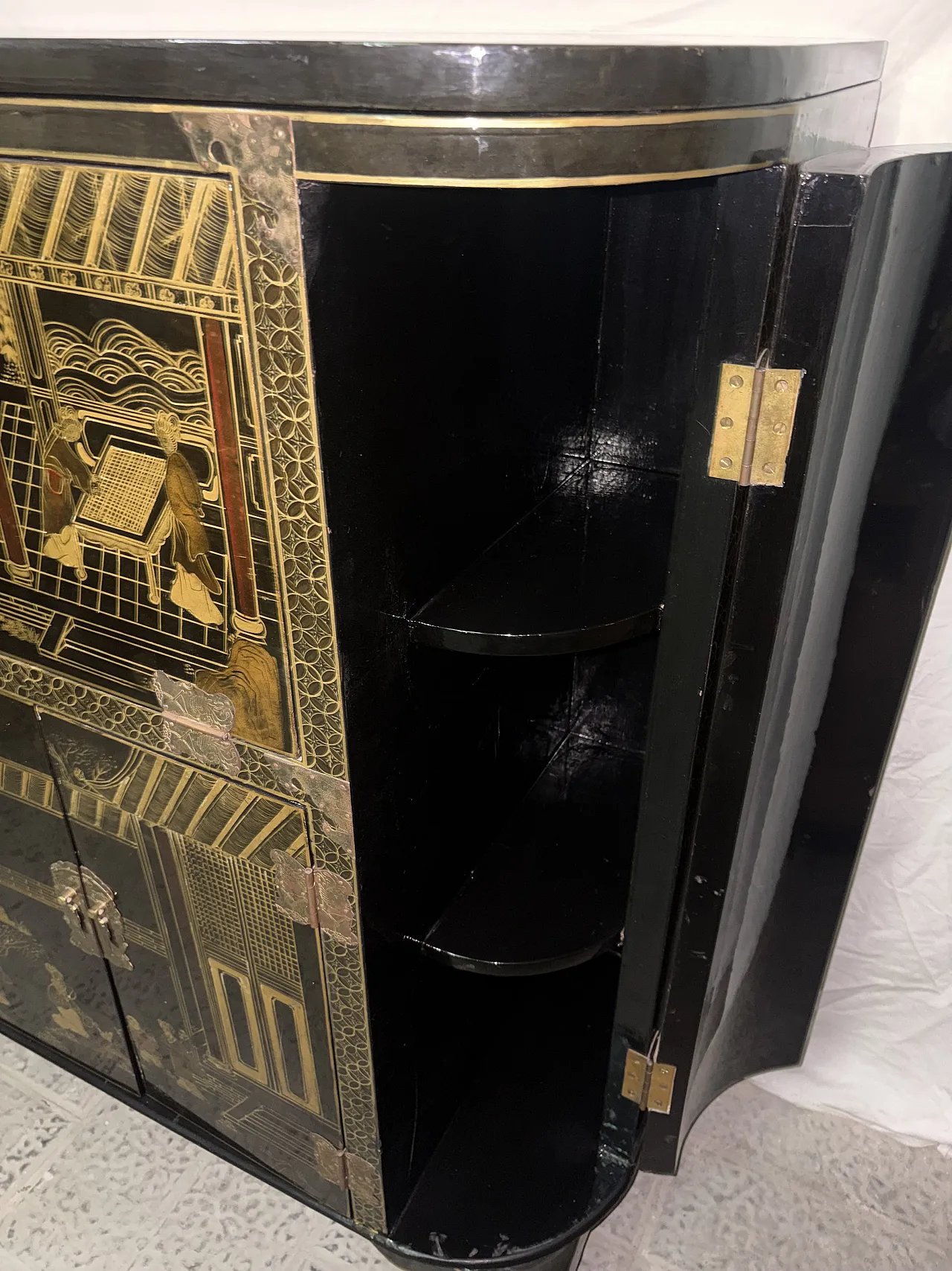 Chinese lacquered bar cabinet, 1910s 10