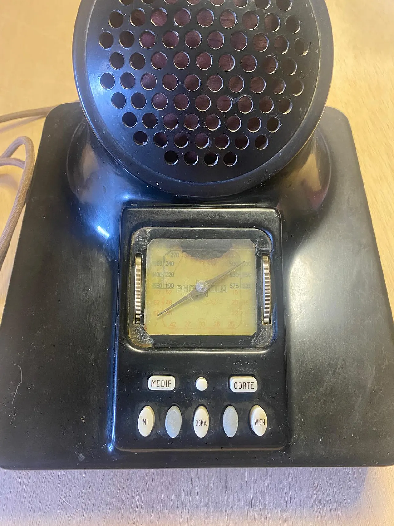 Castiglioni and Dominioni Phonola 547 Bakelite Radio 1