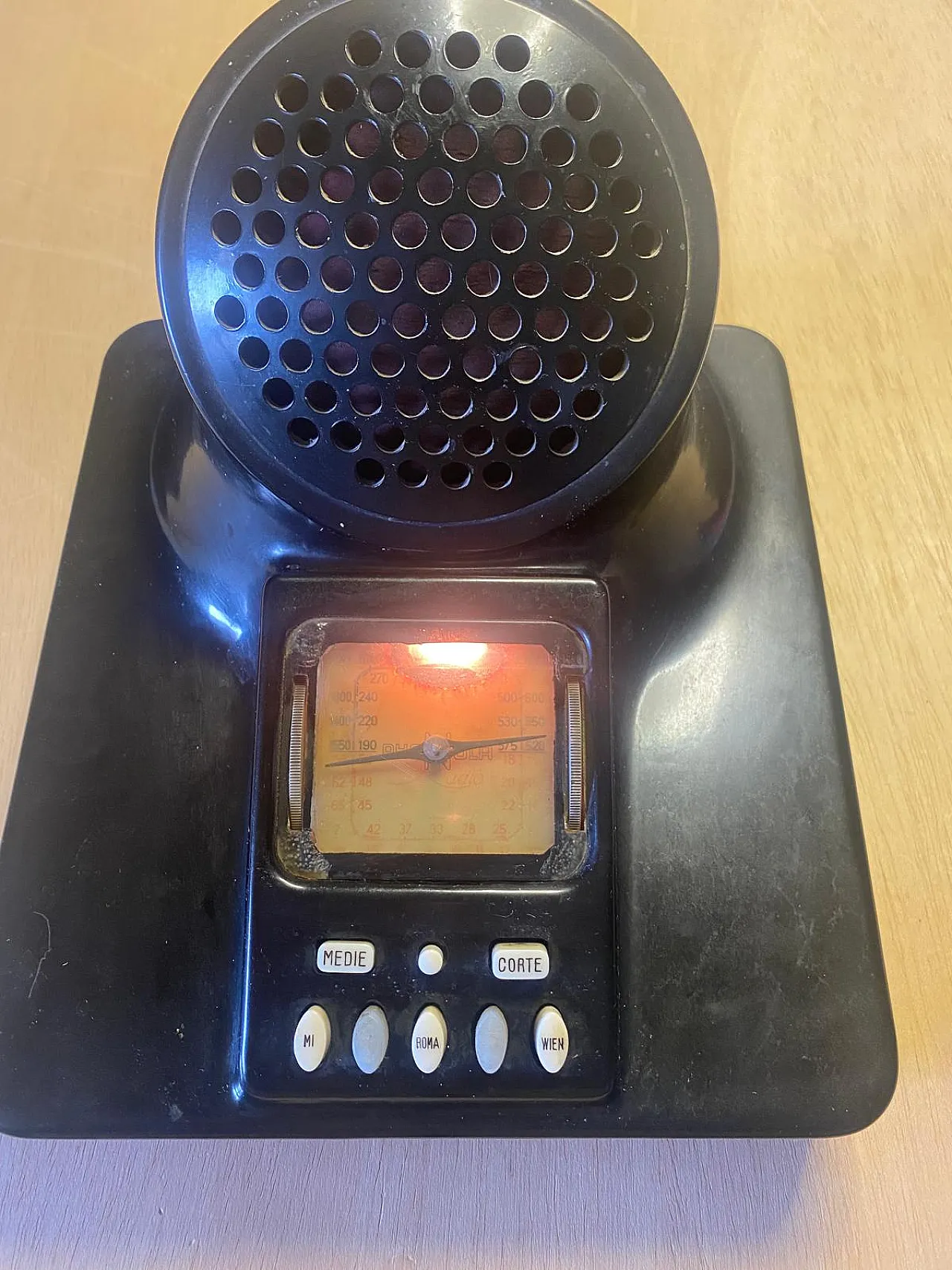 Castiglioni and Dominioni Phonola 547 Bakelite Radio 7