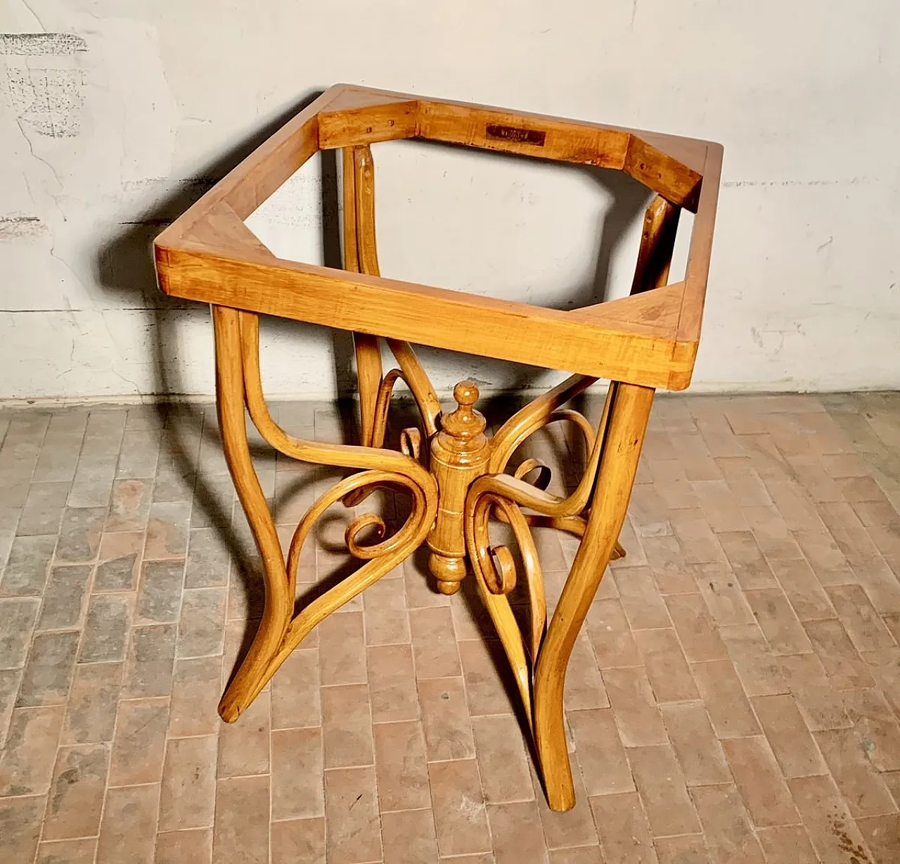 Bistro table by Jacob & Josef Kohn for Thonet, 1904 2