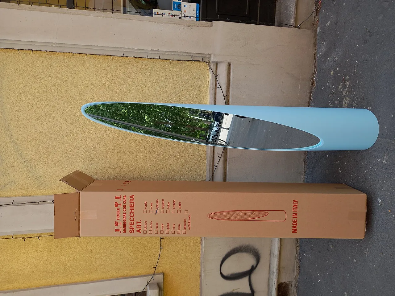 Specchio da terra modello Unghia Nail o Lipstick in azzurro, anni 2000 12