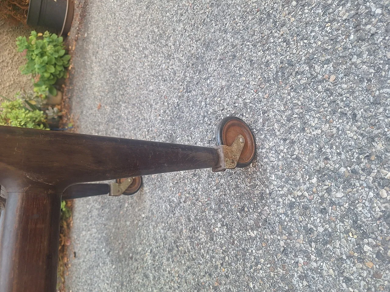 Wooden cart with glass shelves and wheels from de Baggis, 1950s 3
