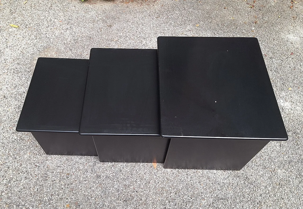 3 Nesting tables in black lacquered wood, 1980s 4