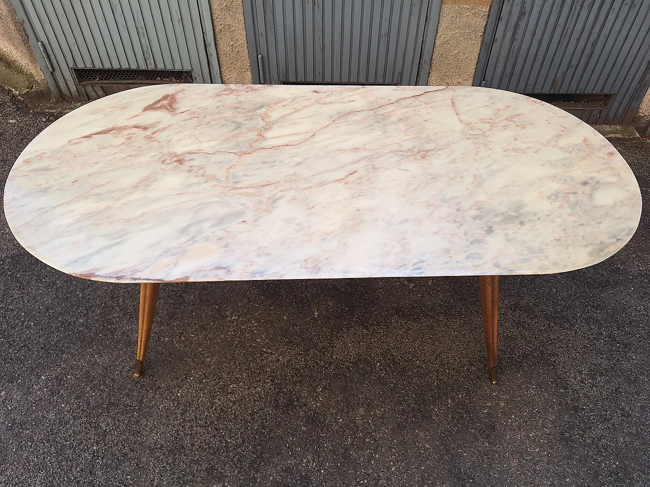 Tavolo in legno, finiture in ottone e ripiano in marmo, anni '50 4