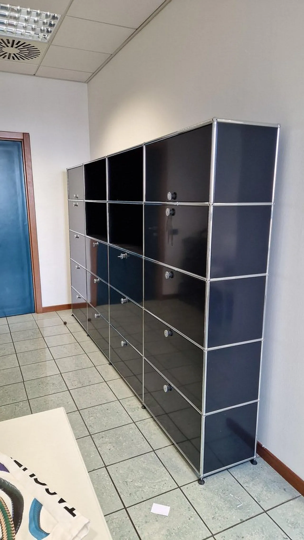 Libreria a 4 moduli in metallo cromato e ferro blu di USM Haller, anni '70 5
