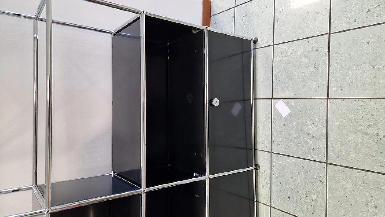 Libreria a 4 moduli in metallo cromato e ferro blu di USM Haller, anni '70 25