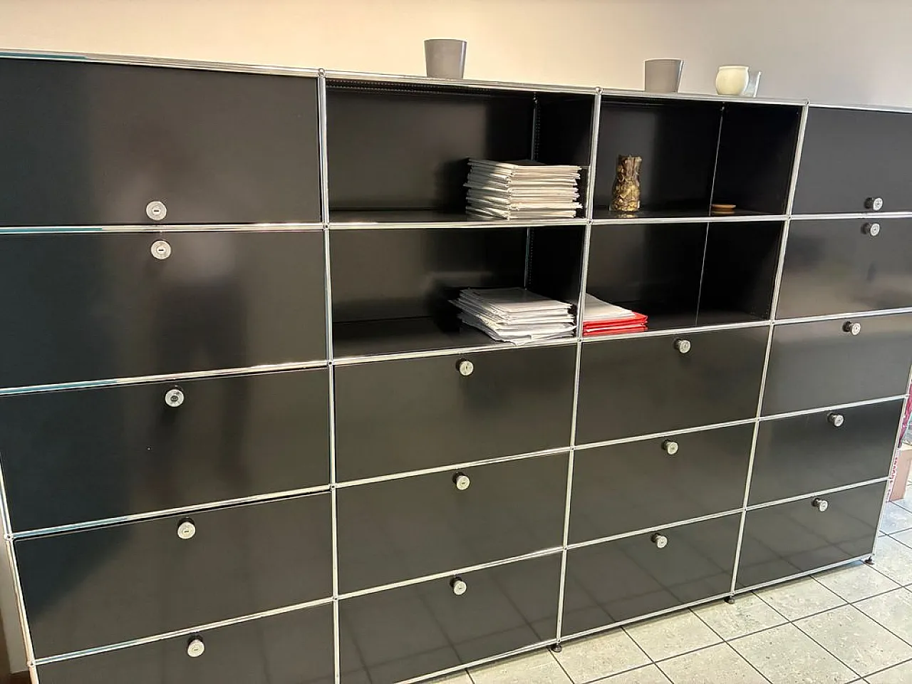 Libreria a 4 moduli in metallo cromato e ferro blu di USM Haller, anni '70 27