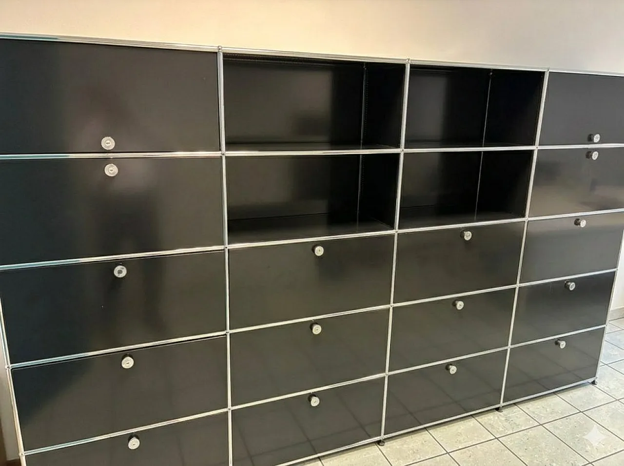 Libreria a 4 moduli in metallo cromato e ferro blu di USM Haller, anni '70 29