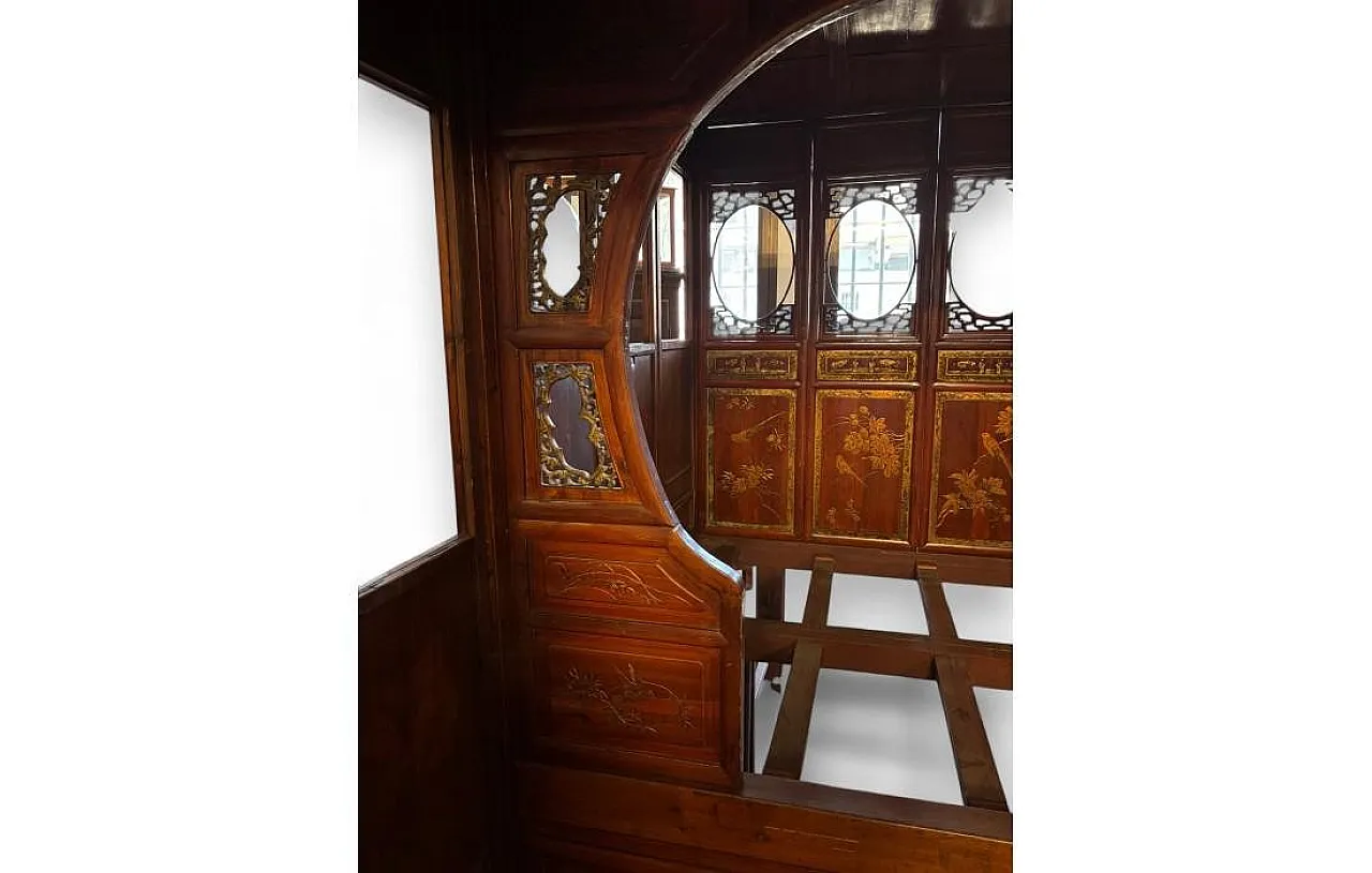 Chinese wooden canopy bed with golden decorations, 20th century 5