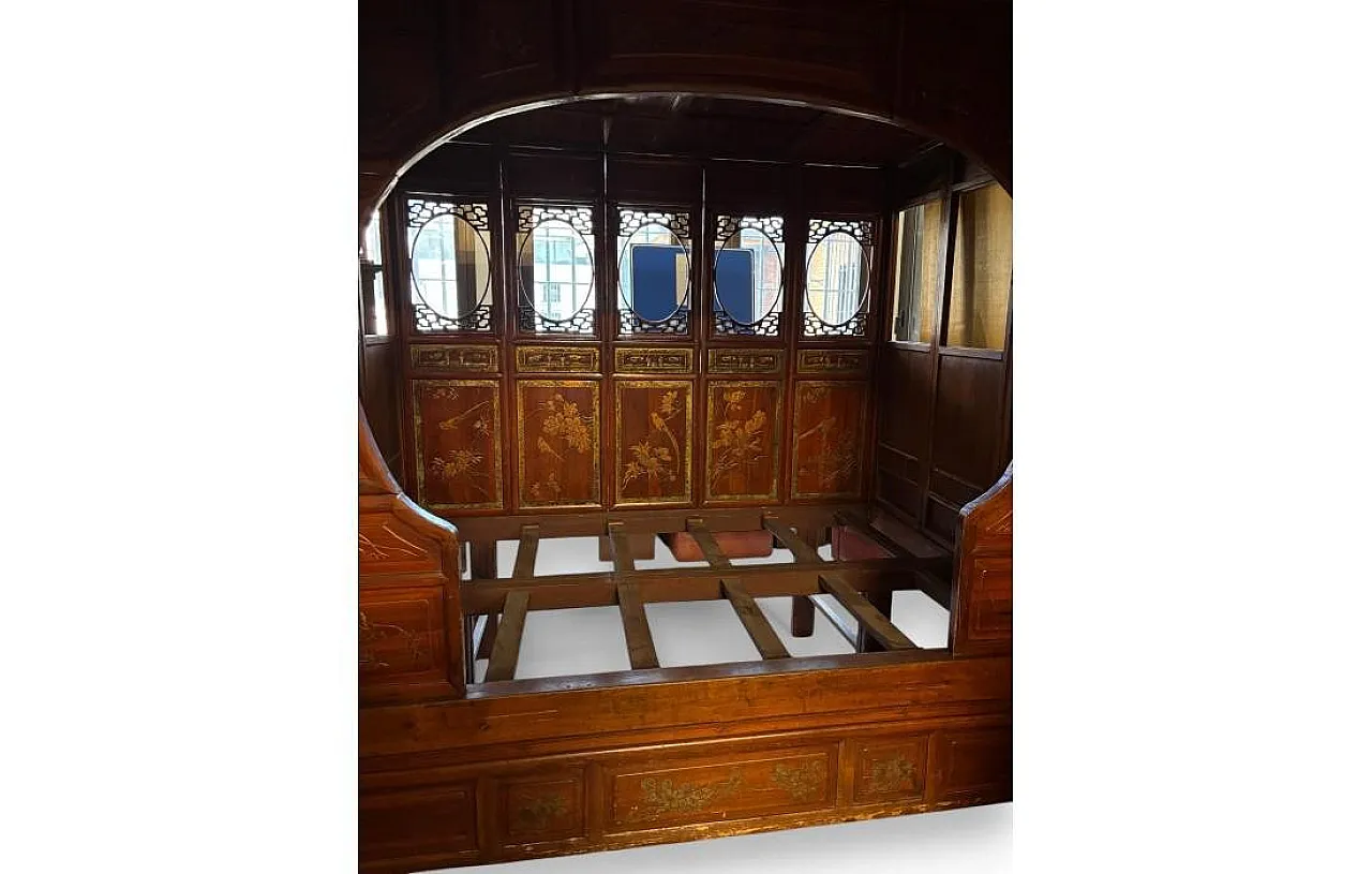 Chinese wooden canopy bed with golden decorations, 20th century 6