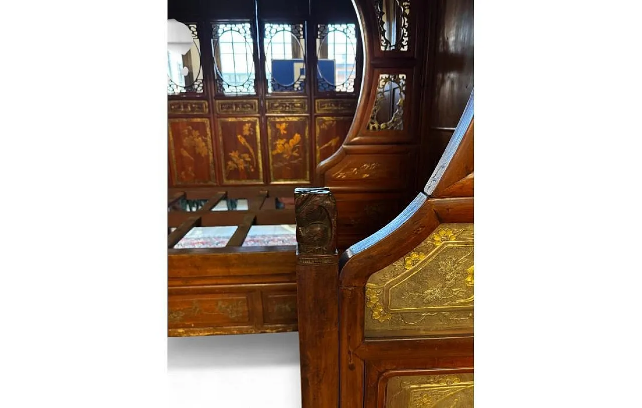 Chinese wooden canopy bed with golden decorations, 20th century 7
