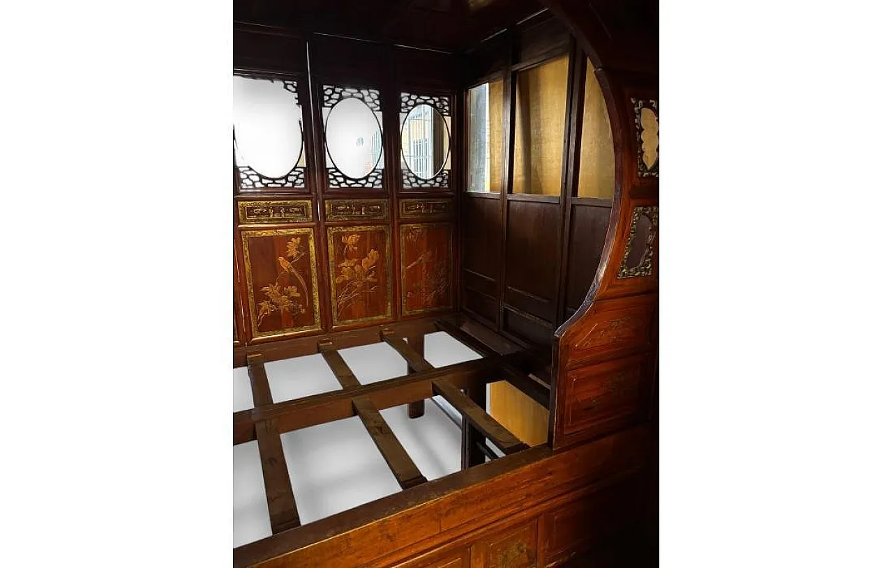 Chinese wooden canopy bed with golden decorations, 20th century 8