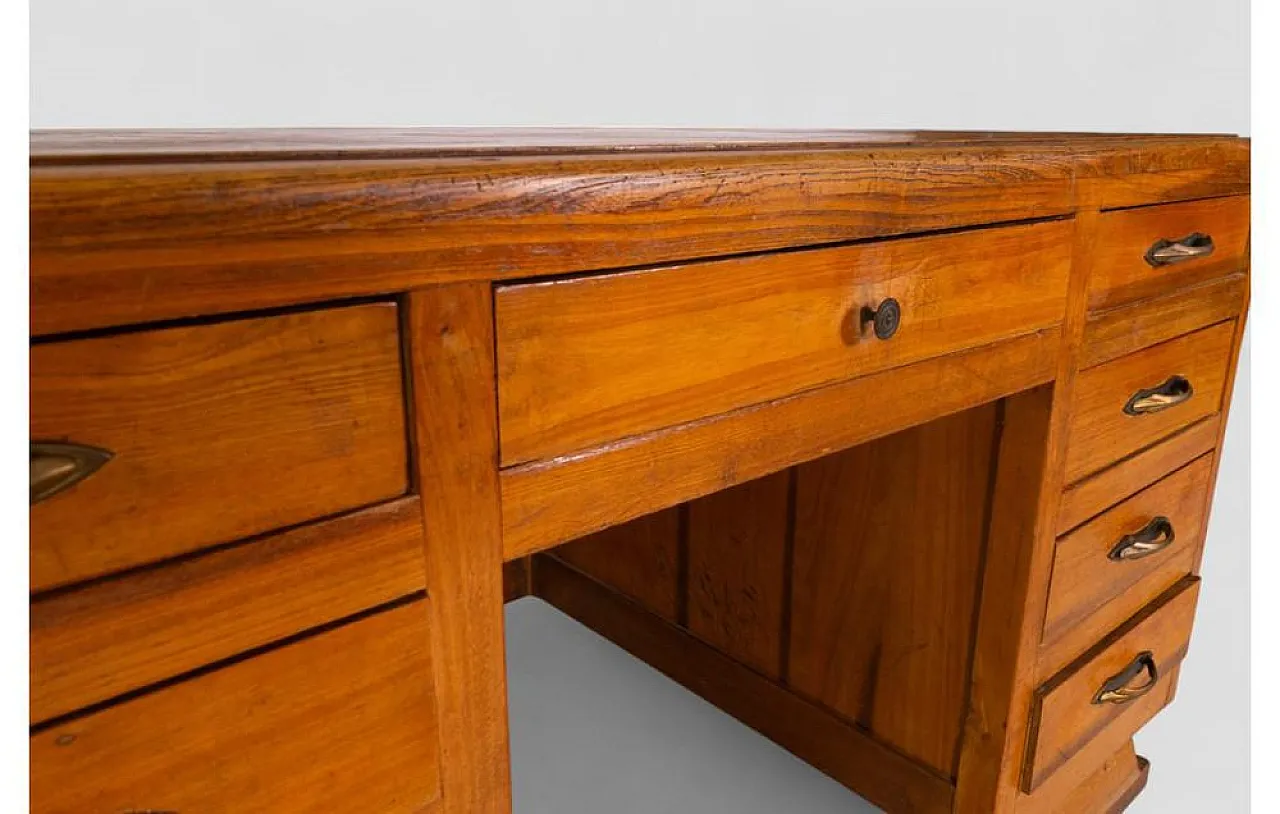 Scrivania in legno con doppio cassetto e gambe sagomate, anni '40 10