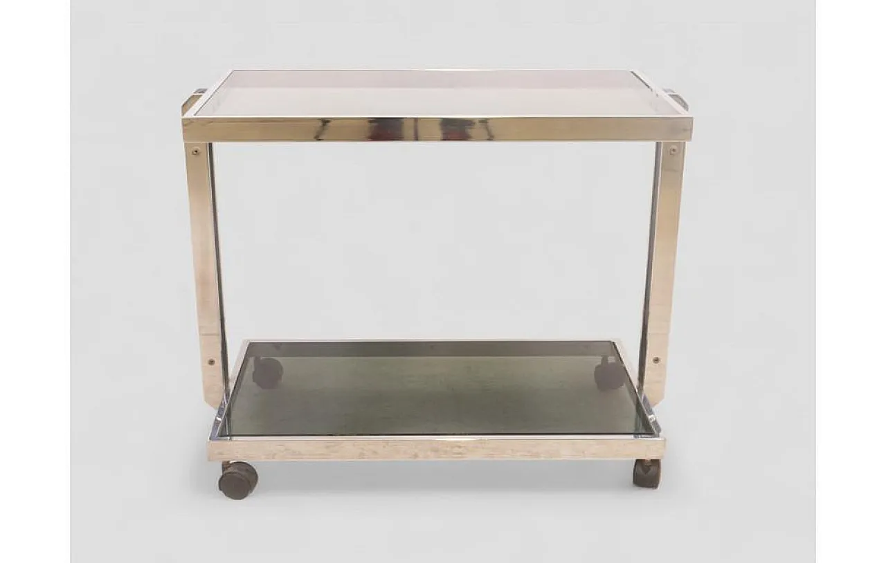 Carrello bar in metallo cromato con ripiani in vetro fumé, anni '60 2