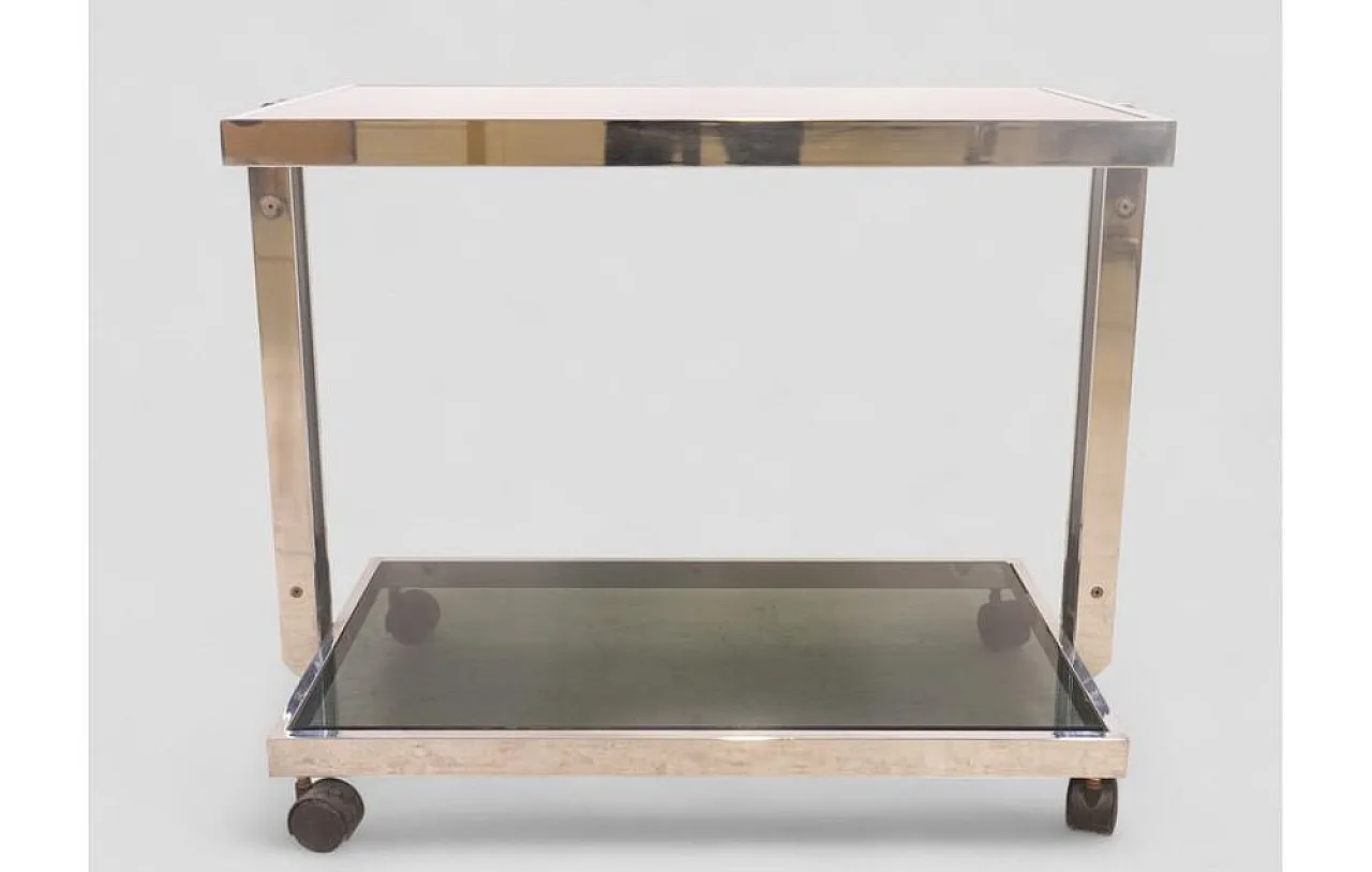 Carrello bar in metallo cromato con ripiani in vetro fumé, anni '60 3