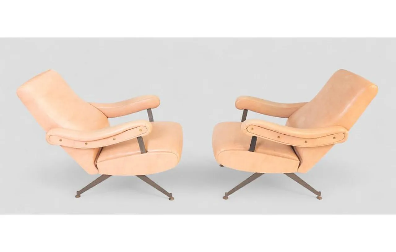Pair of reclining armchairs in light leather with metal frame, 1960s 6