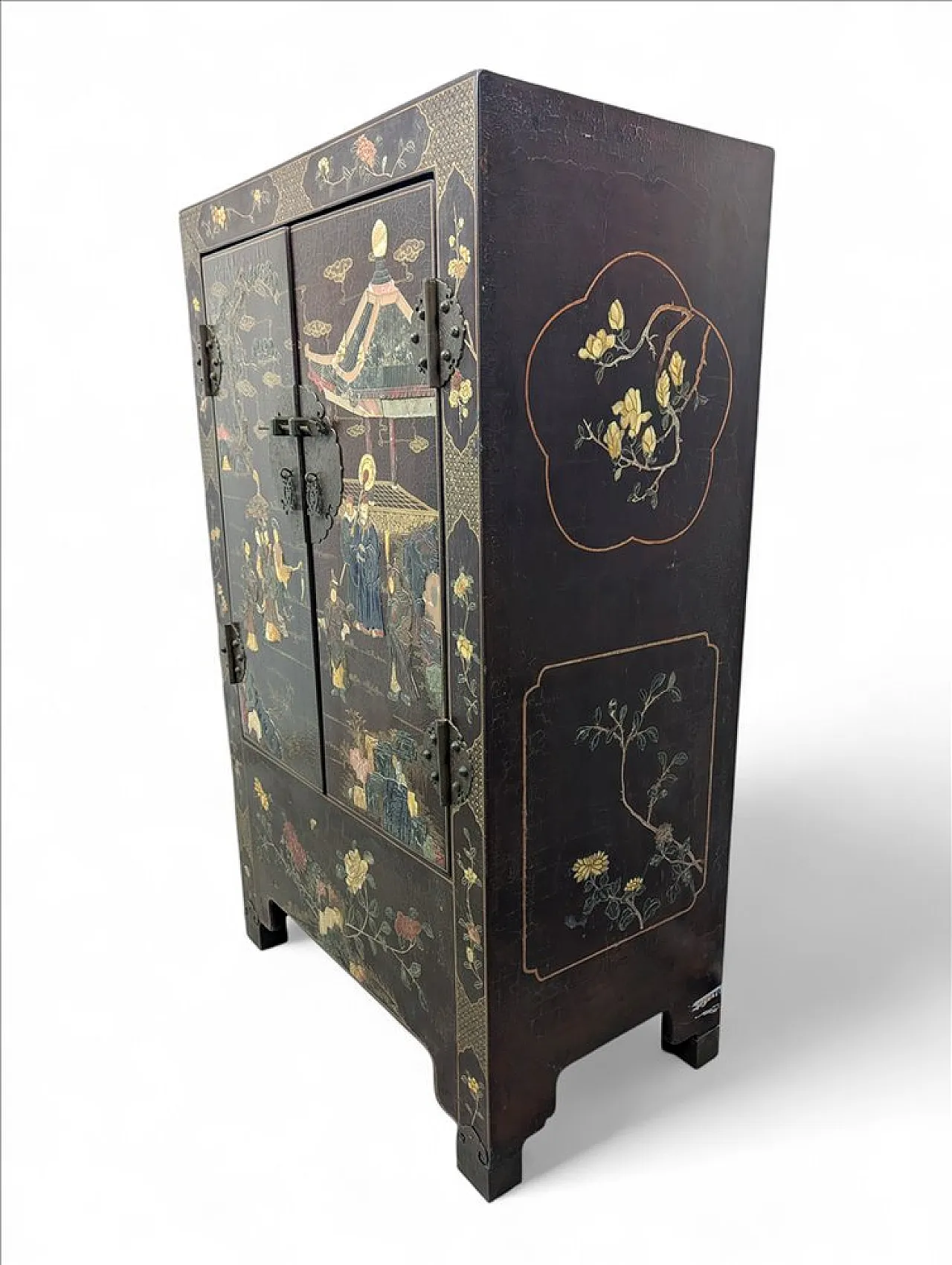 Handcrafted Chinese bar cabinet with lighting, mid-20th century 2