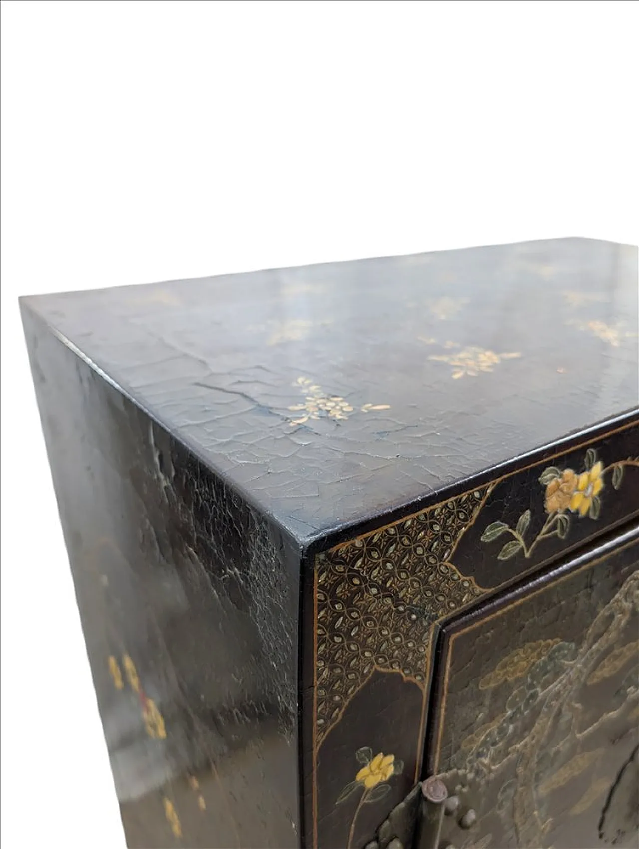 Handcrafted Chinese bar cabinet with lighting, mid-20th century 4