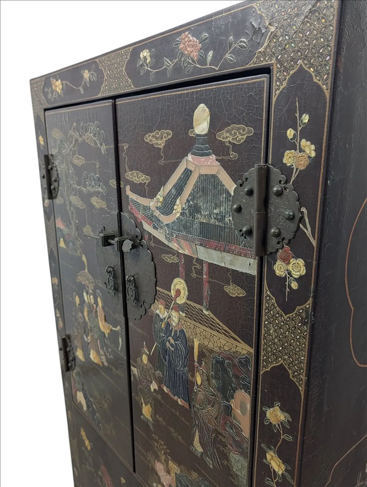 Handcrafted Chinese bar cabinet with lighting, mid-20th century 5