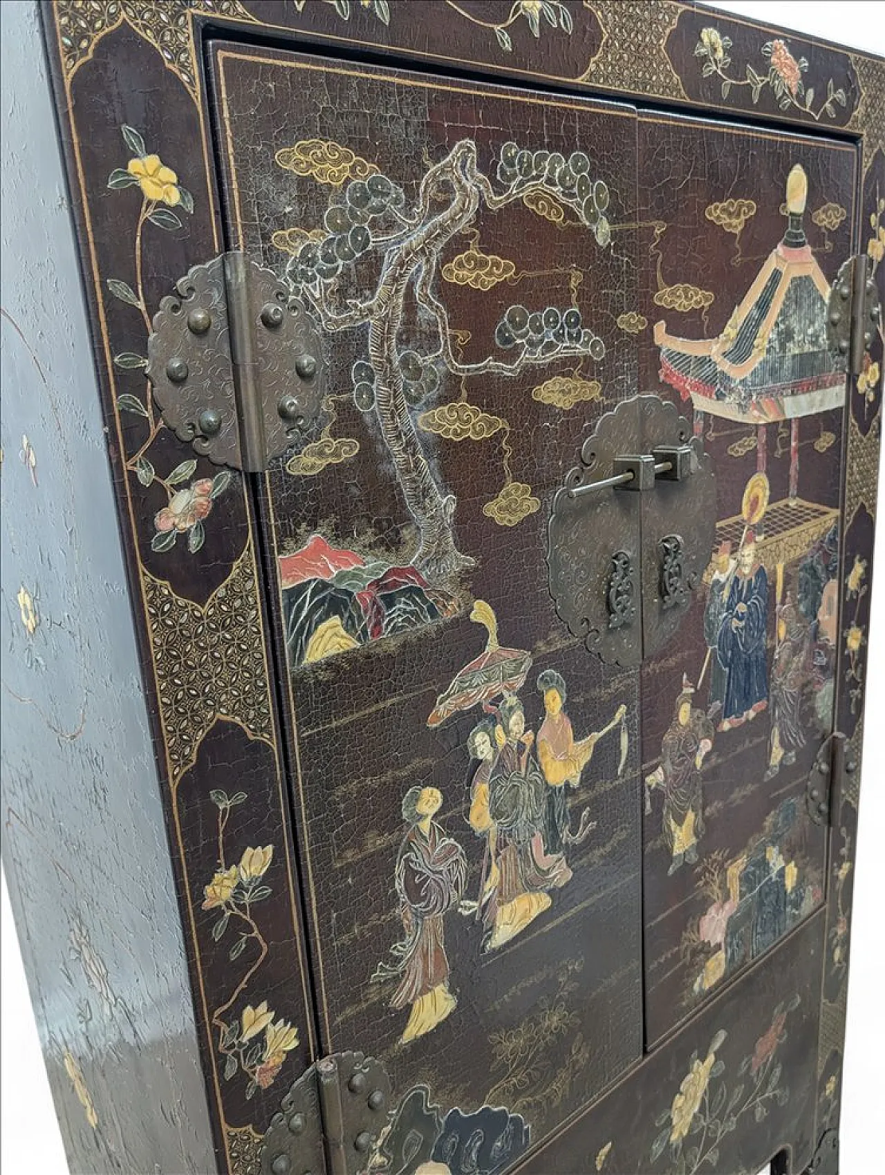 Handcrafted Chinese bar cabinet with lighting, mid-20th century 9