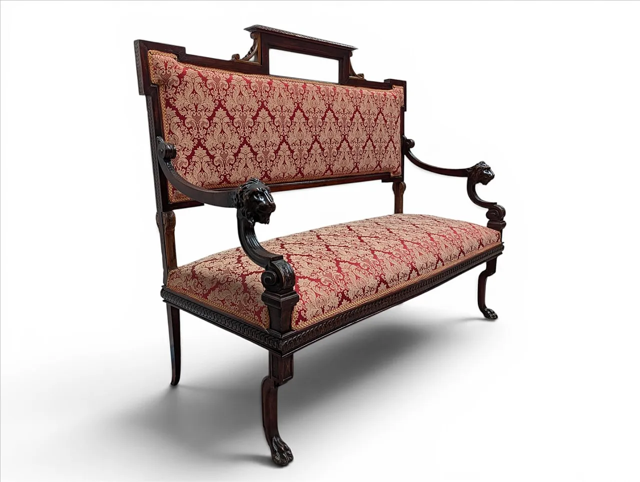 Divano in legno con braccioli a testa di leone e tessuto rosso, '800 3