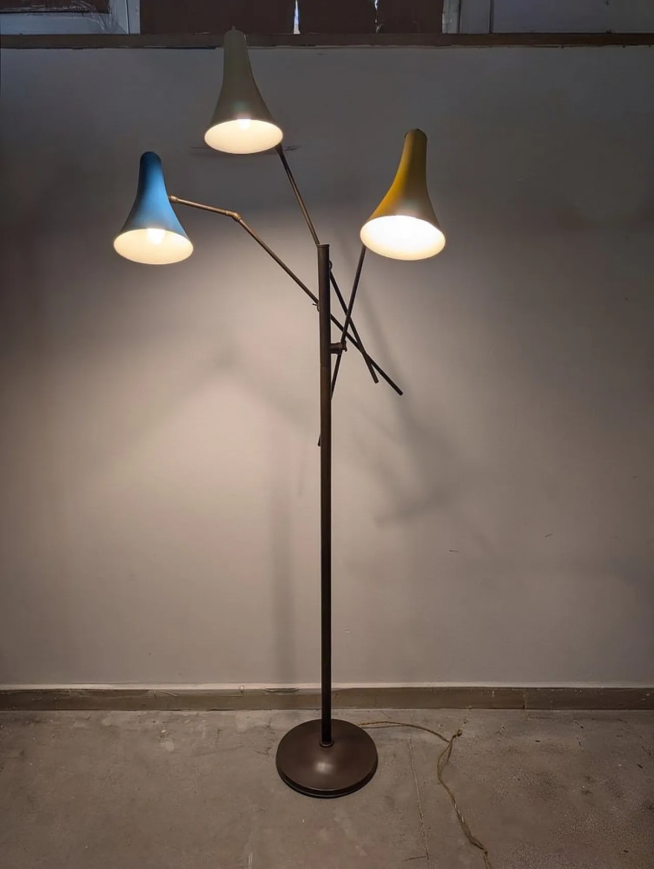 Mid-Century Modern three-arm floor lamp, 1950s 10