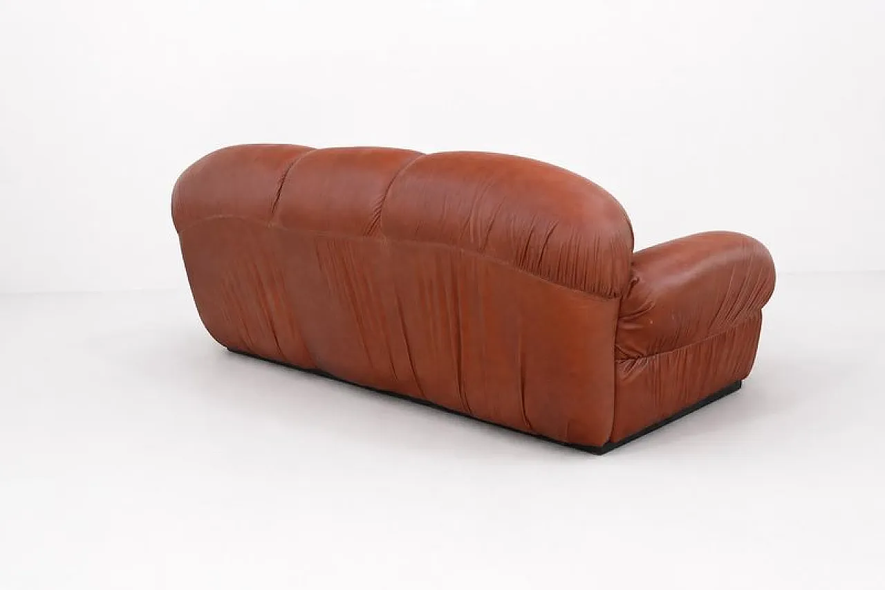 Sculptural sofa, 1970s 5